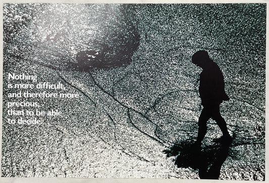Nada es más difícil, y por lo tanto más preciado, que poder decidir. Póster motivacional vintage de Argus n.° 2260