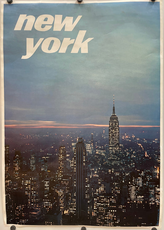 New York (#809) - aerial view of Manhattan in the evening
vintage and rare commercial travel poster,  Looart Press, Colorado Springs. This is an aerial view of the Manhattan in the evening. The iconic Empire State Building, New York’s tallest skyscraper at the time, Art Deco-style architecture.