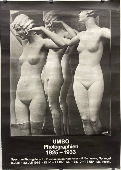 rare and vintage Kunstmuseum Hannover Mit Sammlung Sprengel - Umbo Photographien 1925-1933, exhibition poster, 1979, features black and white poster of female mannequins with exhibition details.